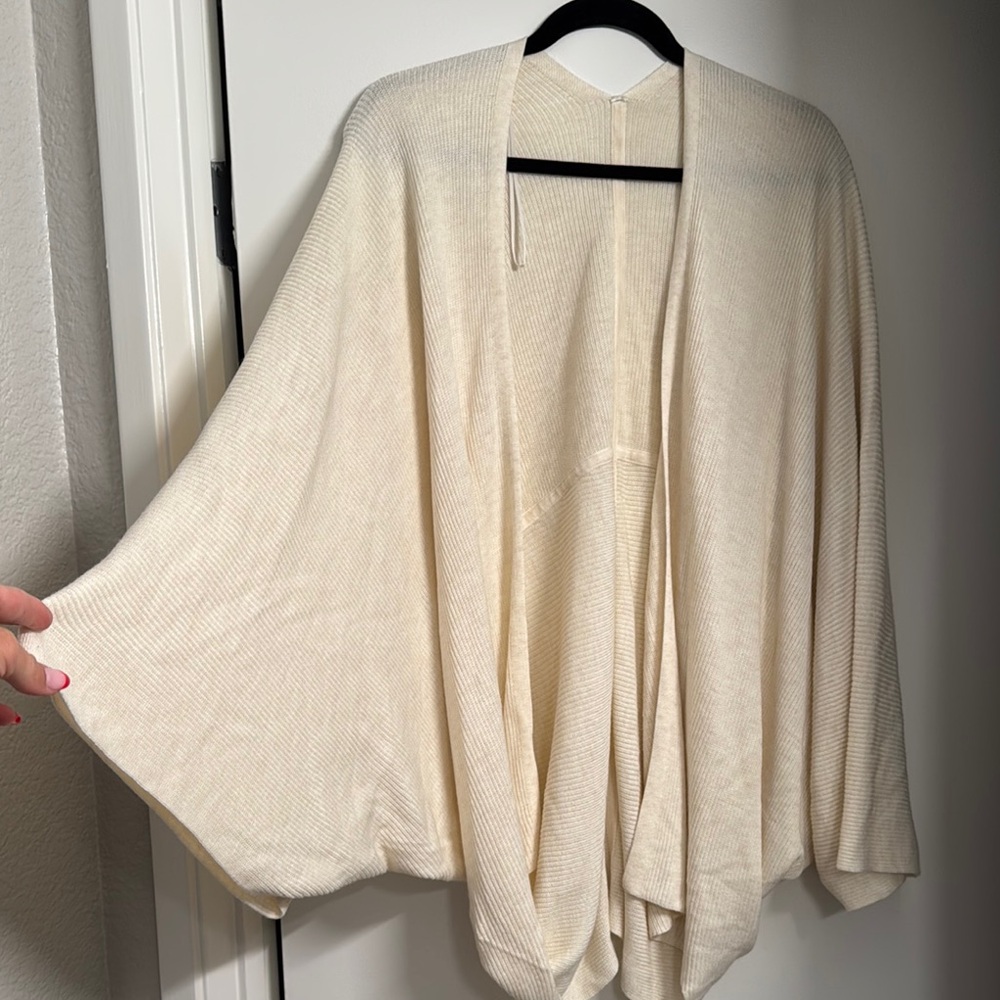 lululemon Cream Poncho sweater size Medium